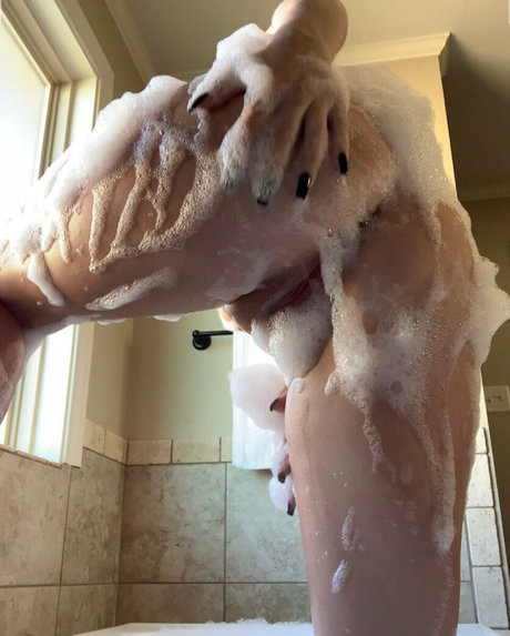 Duckie Ho pornstar sexy img