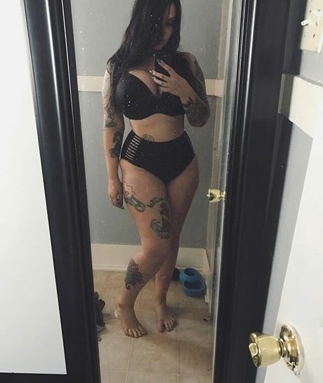 Bailey Arber model naked photos