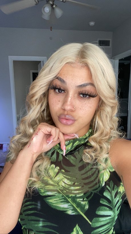 Ghana Mama star naked img