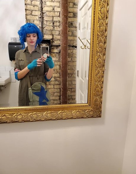 SchlebBzz nude star galleries