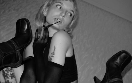 techno sqrt nude model pic