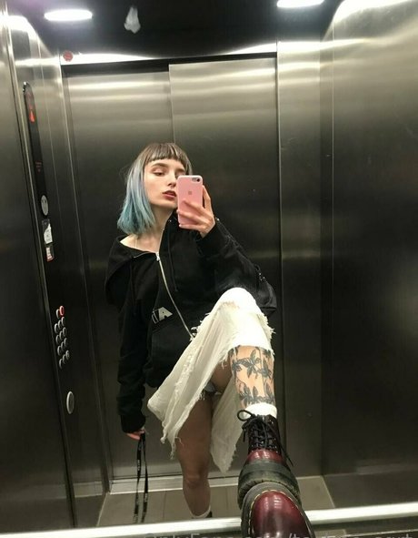 techno sqrt model naked galleries