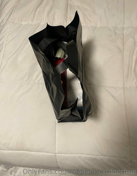 reagannextdoorfree exclusive model picture