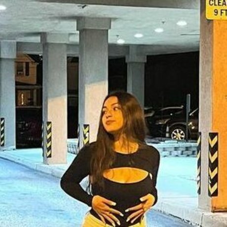 Princess Jasmin adult model pictures