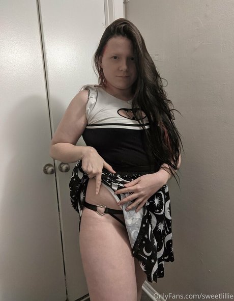 pregnant threesome onlyfans art nude archive