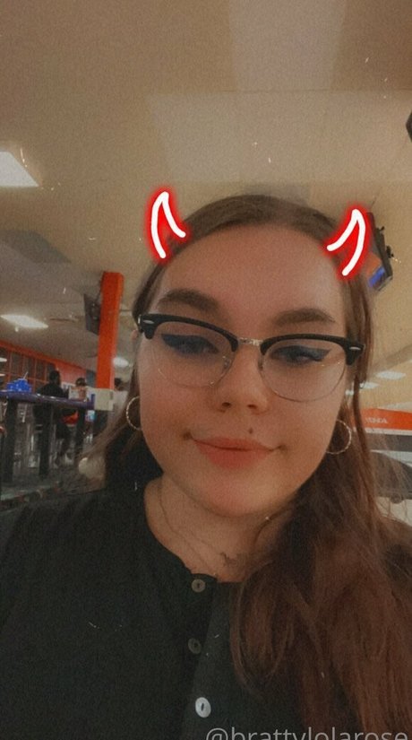 brattylolarose09 star naked image