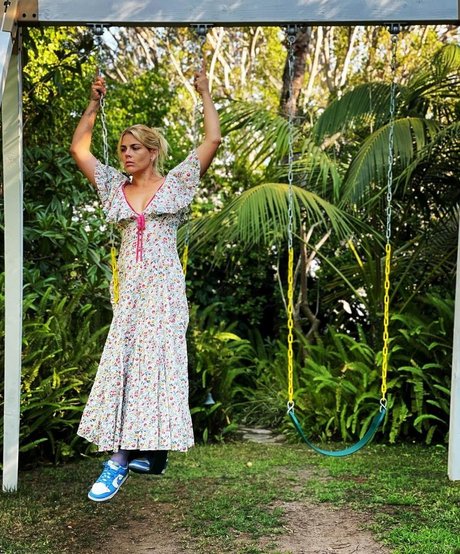 Busy Philipps sexy actress pic