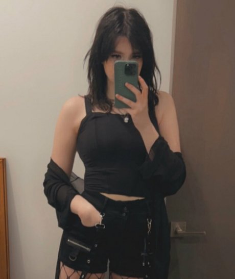 Yakirisu pornographic model photo