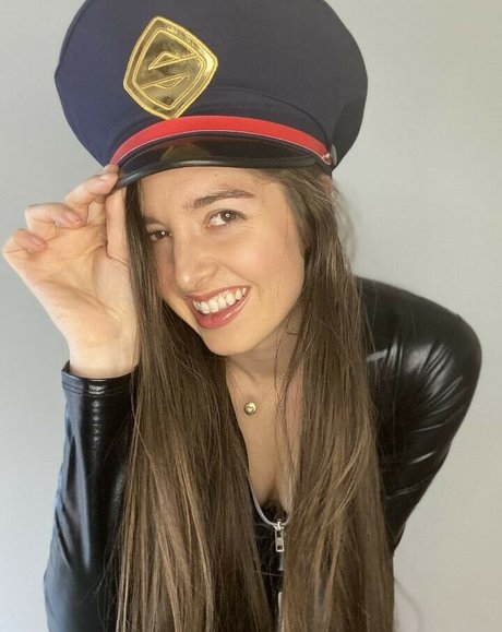 Morallygreyismyfavcolor high quality actress image