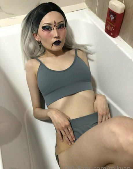 violet williams model pic