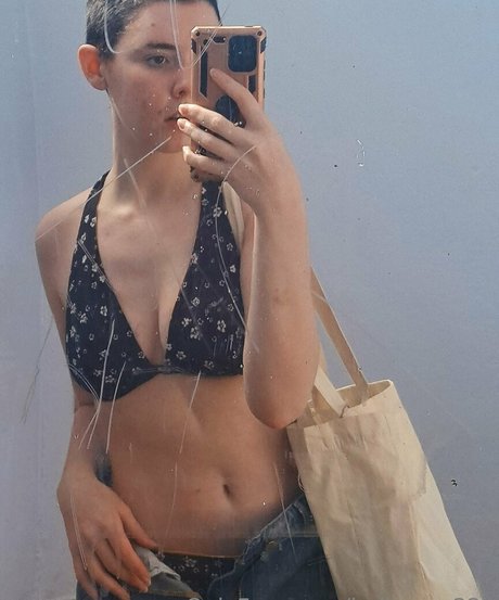 bellarose224 model top image