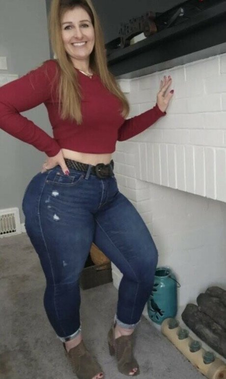 R cheeks model hd images