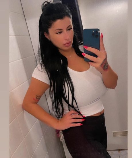 Aldianna model beautiful photos