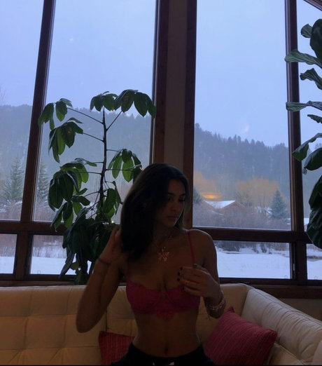 Tina Tonkin model beautiful photo