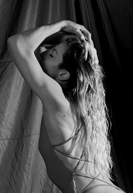 loracr0ss model art photos