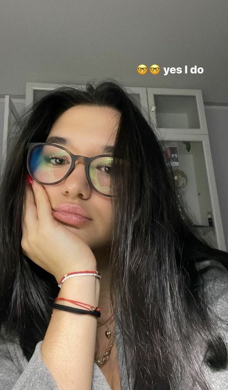 Eva Lys sexy star pictures