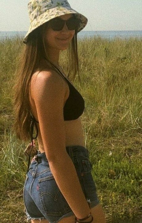 Eva Lys xxx actress photo