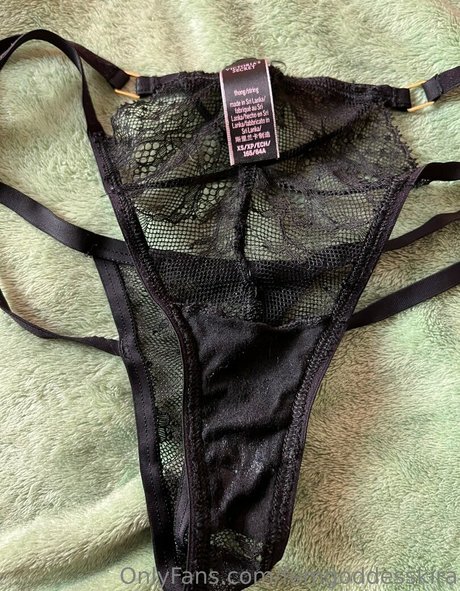 Goddess Kira pornstar nudes photos