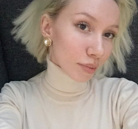 curly hair teen onlyfans sexy naked photos