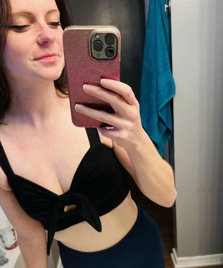 MudslinginTrainwreckVIP exclusive pornstar pic