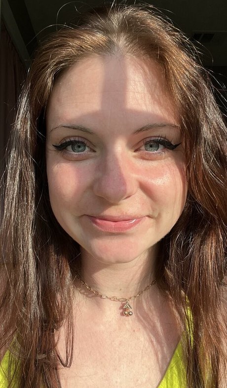 MudslinginTrainwreckVIP model nice picture