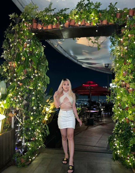 Gina Nguyen pretty model picture