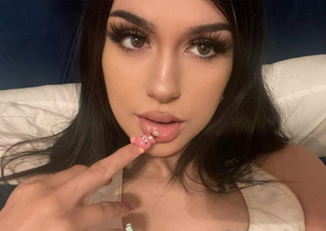 itsazaleaxo beautiful actress photo