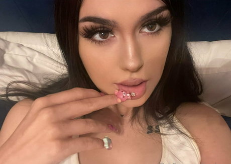 itsazaleaxo model porn pics