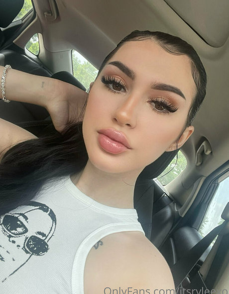 itsazaleaxo pornstar nude archive