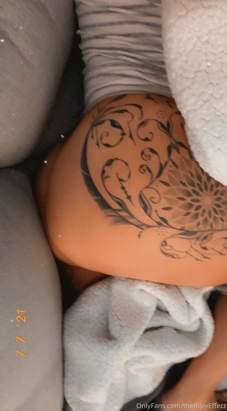 therileyeffect model nude galleries