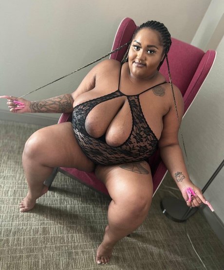 Anyai The Saiyan naked model gallery