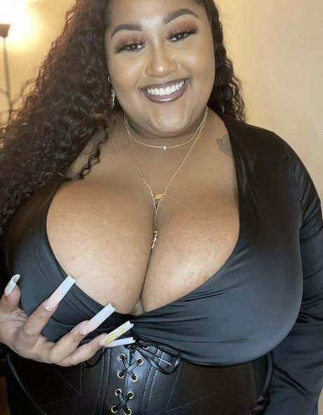 Anyai The Saiyan naked pornstar picture