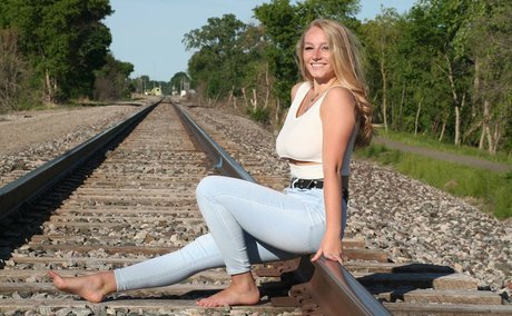 Hannah Alyssa Woods erotic star archive