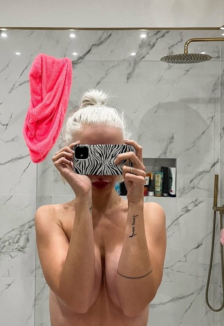 naked onlyfans erotic pic