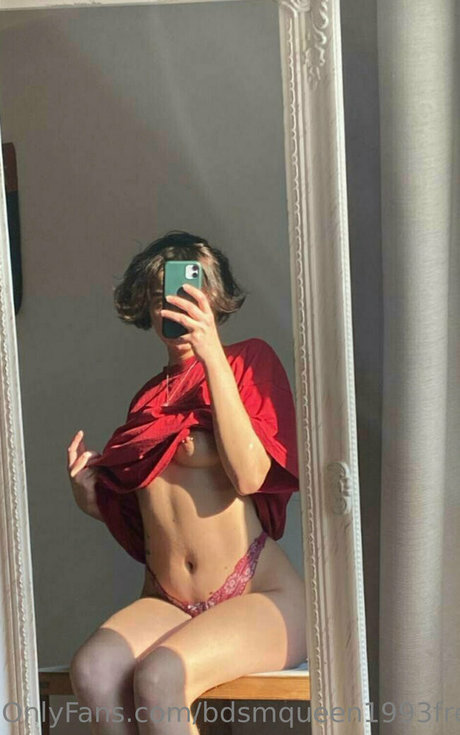 bdsmqueen1993free hot actress image