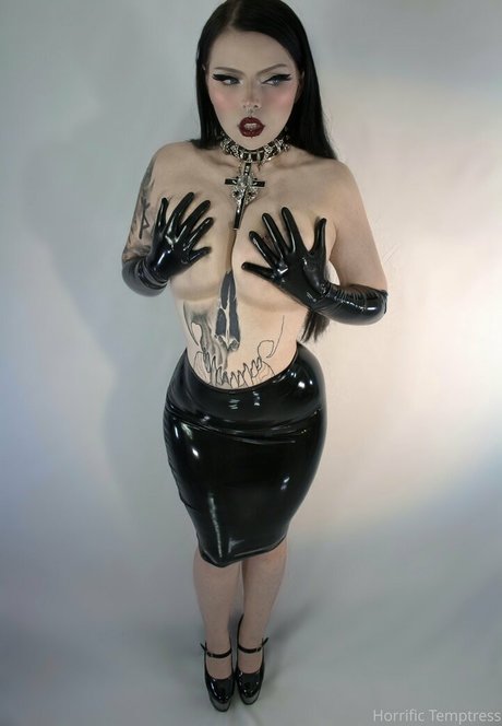 mischa cleo moore Profile pic