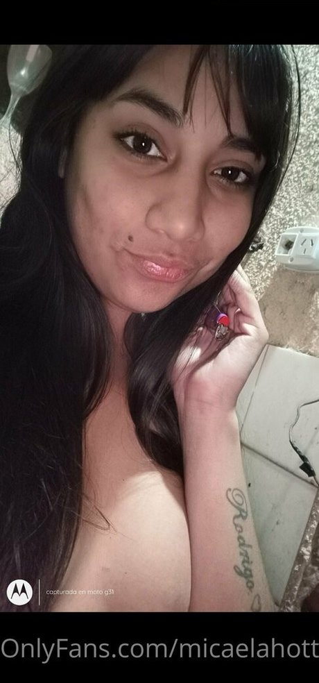 gggloria xxx model pic