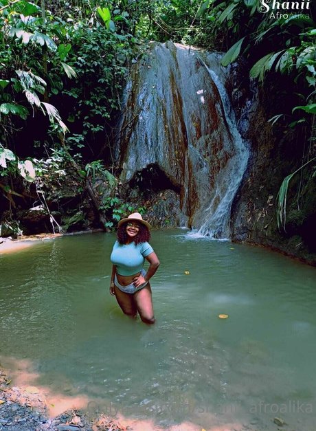 shanii afroalika star sexy picture