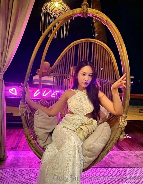 lisalunarre exclusive model archive