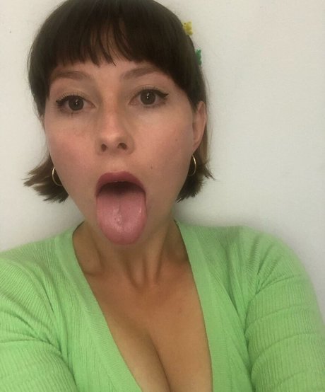 SliceOfSalami naked star photo