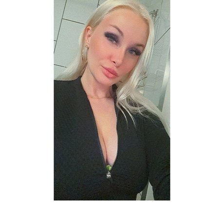 ursweetcandyy model adult pics