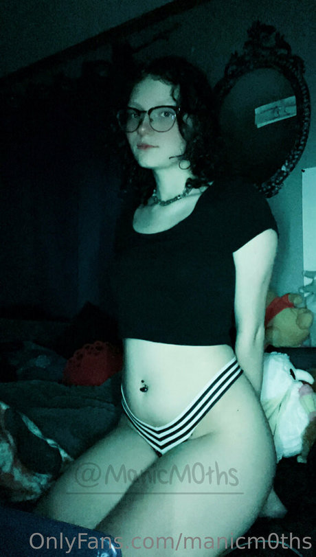 manicm0ths model pretty pic