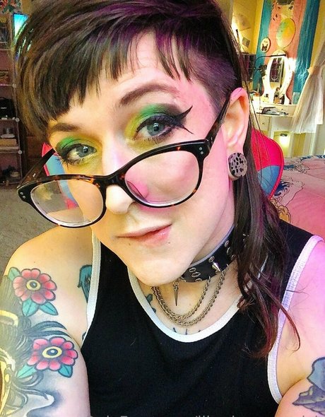 moms onlyfans free nude images