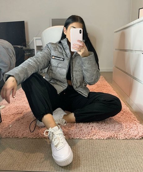 Jesy Lee pretty star galleries