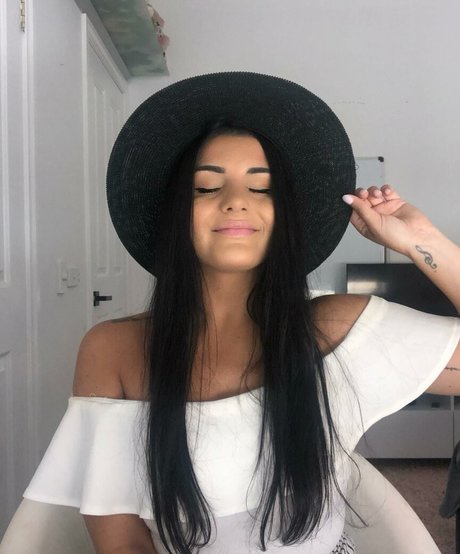 Jesy Lee art star galleries