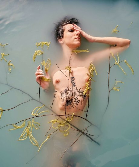 Zeynep Renda star high quality photo