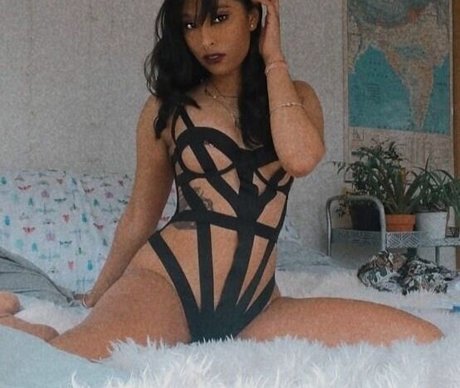 Spicypakora sex model picture