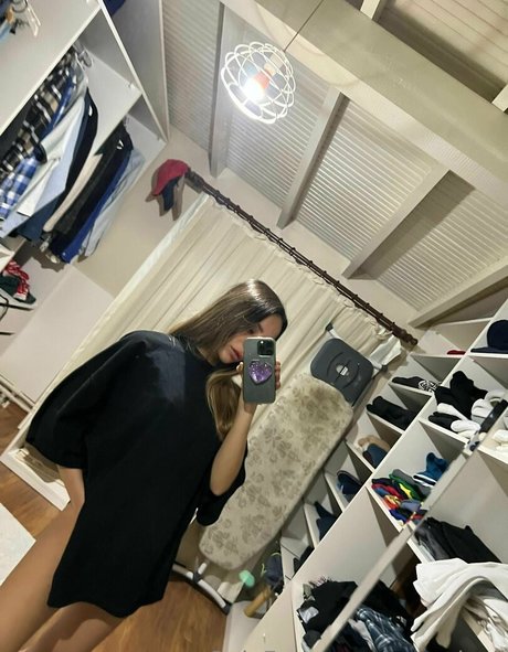 psycnicall pretty model image