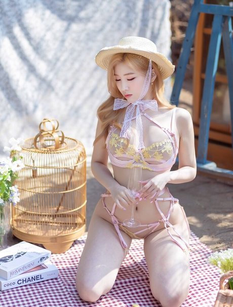 Yebin model top galleries