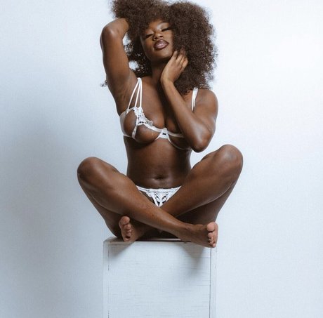 Yanjusofine adult actress pic